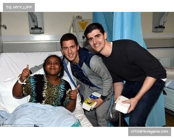 蒙扎球员进球后展示纪念T恤，为患病儿童募集善款